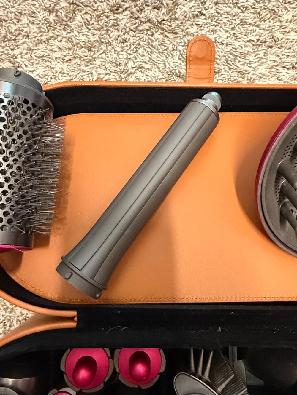 Dyson multi-attachment styling set in Silver & Pink - Picture 2 of 3